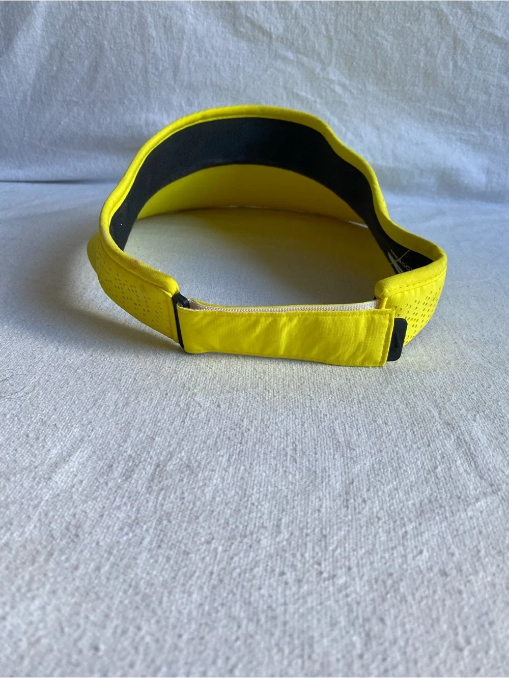 Nike Golf Women’s Tech Perforated Visor electrolime Yellow Adjustable 742710-741